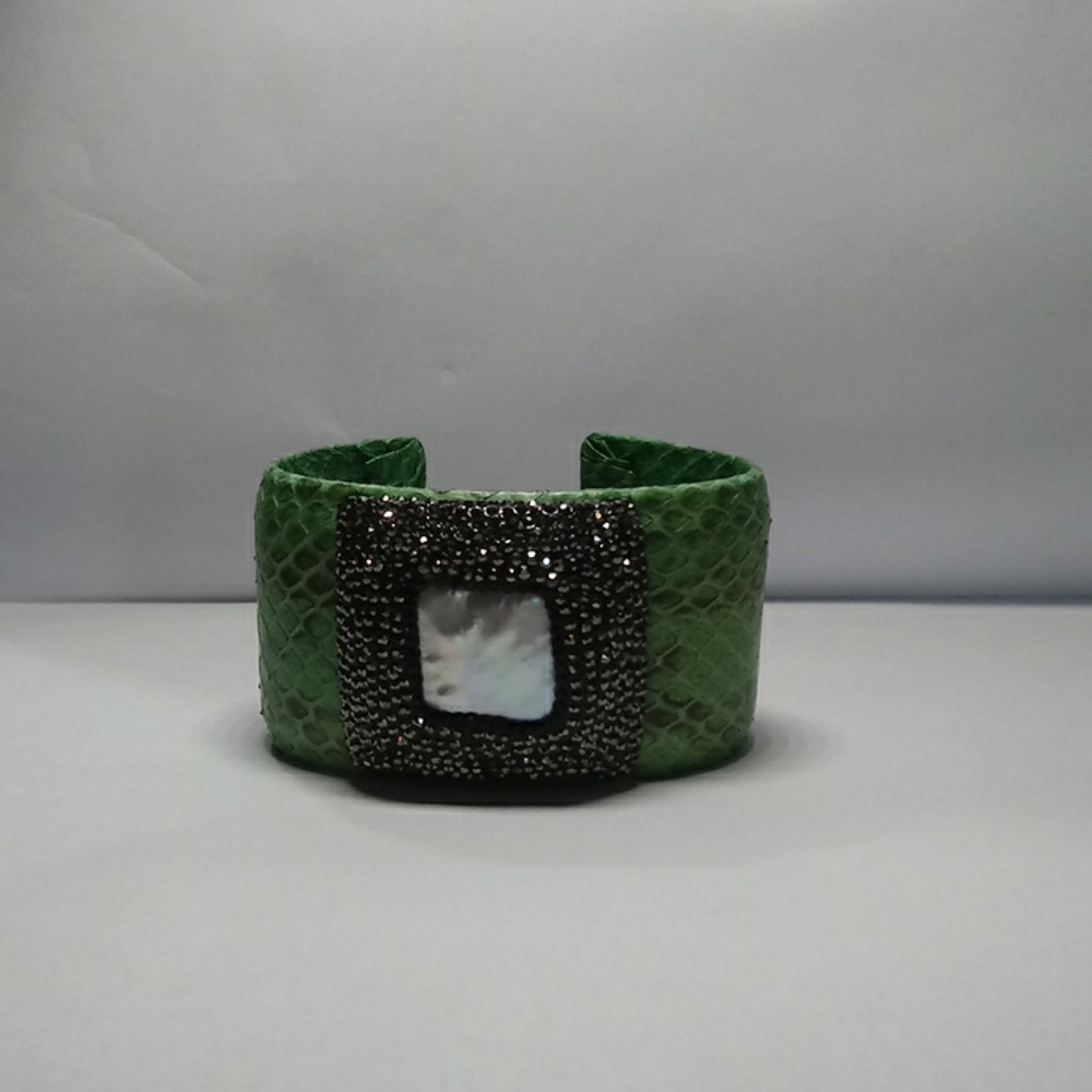 Womens Genuine Leather Green Quartz